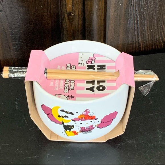 Hello Kitty Witch Flying on Broom with Black Cat 20oz Halloween Noodle Bowl Set - Picture 4 of 10